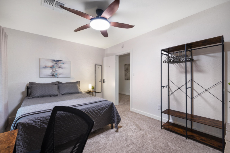 334 West Horseshoe Avenue - Photo 2 of 11