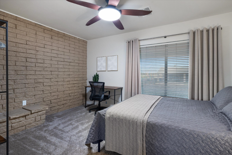 334 West Horseshoe Avenue - Photo 3 of 11