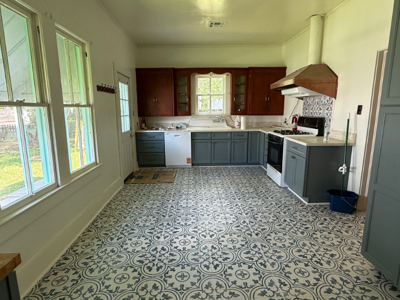 416 Voorhies Street - Photo 4 of 11