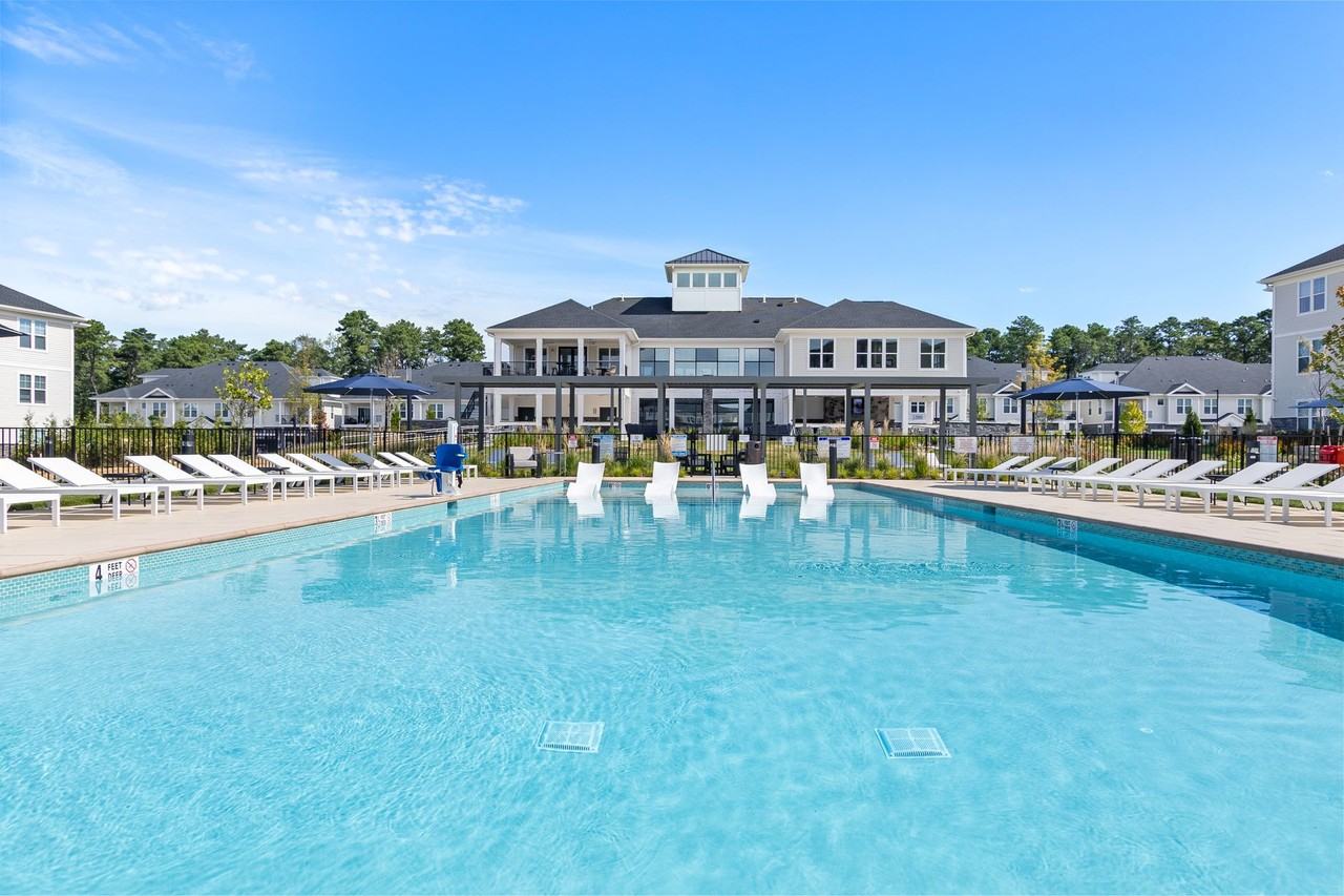 Presidential Gardens at Manchester - Photo 3 of 50