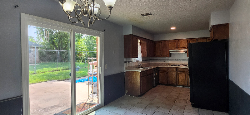 4708 Se 45th St - Photo 4 of 15