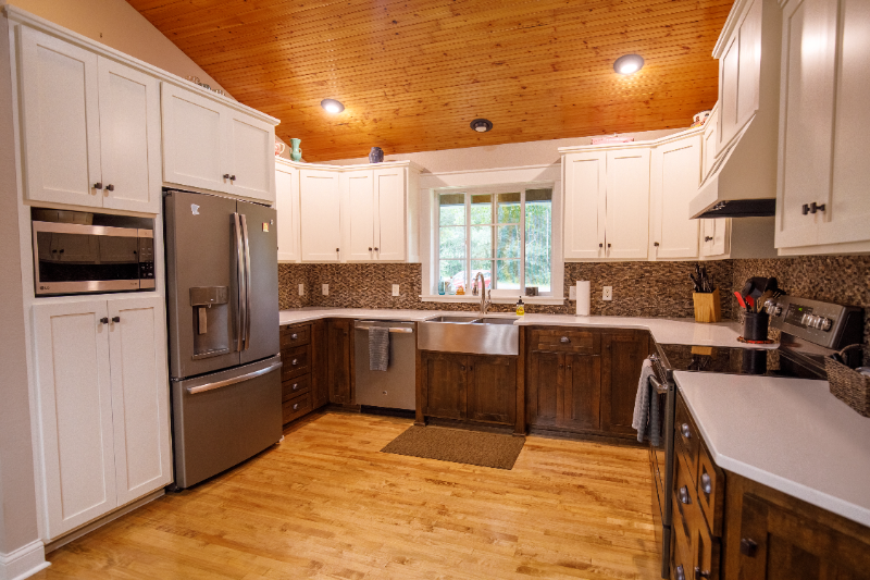 7600 Fallen Leaf Cir - Photo 3 of 20