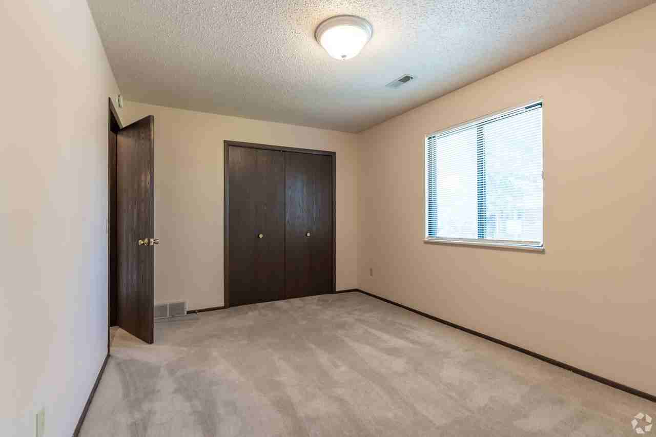 6215 Normandy Drive - Photo 5 of 8