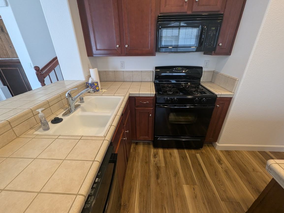 910 Sierra View Cir #2 - Photo 3 of 15