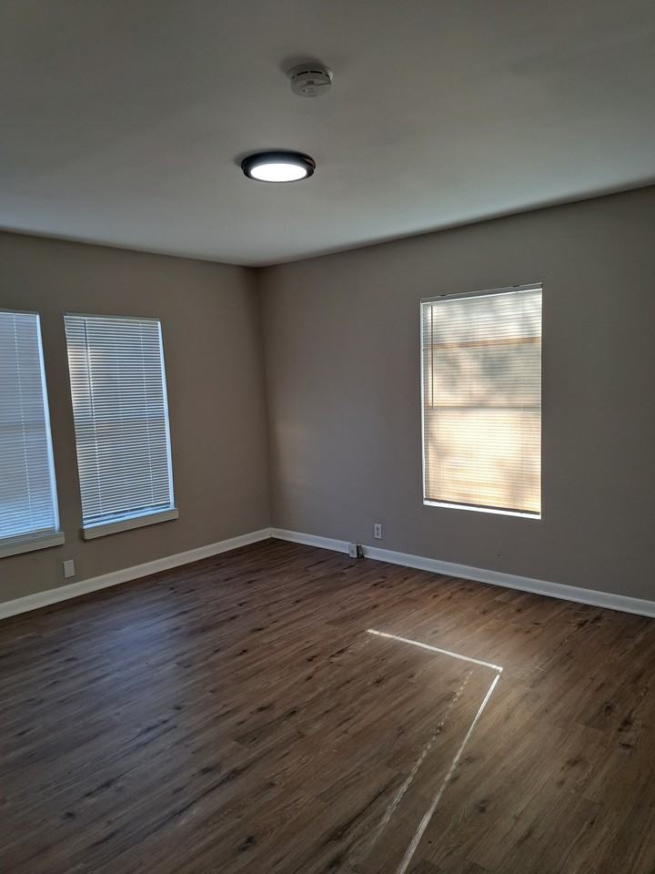 1430 W 5th Ave #NA - Photo 2 of 4