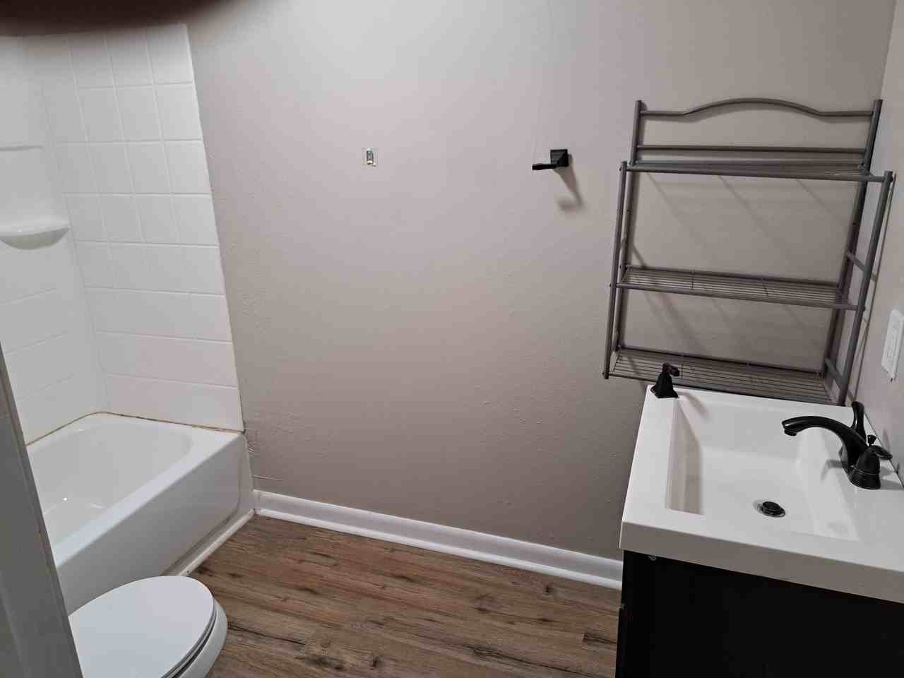 1430 W 5th Ave #NA - Photo 4 of 4
