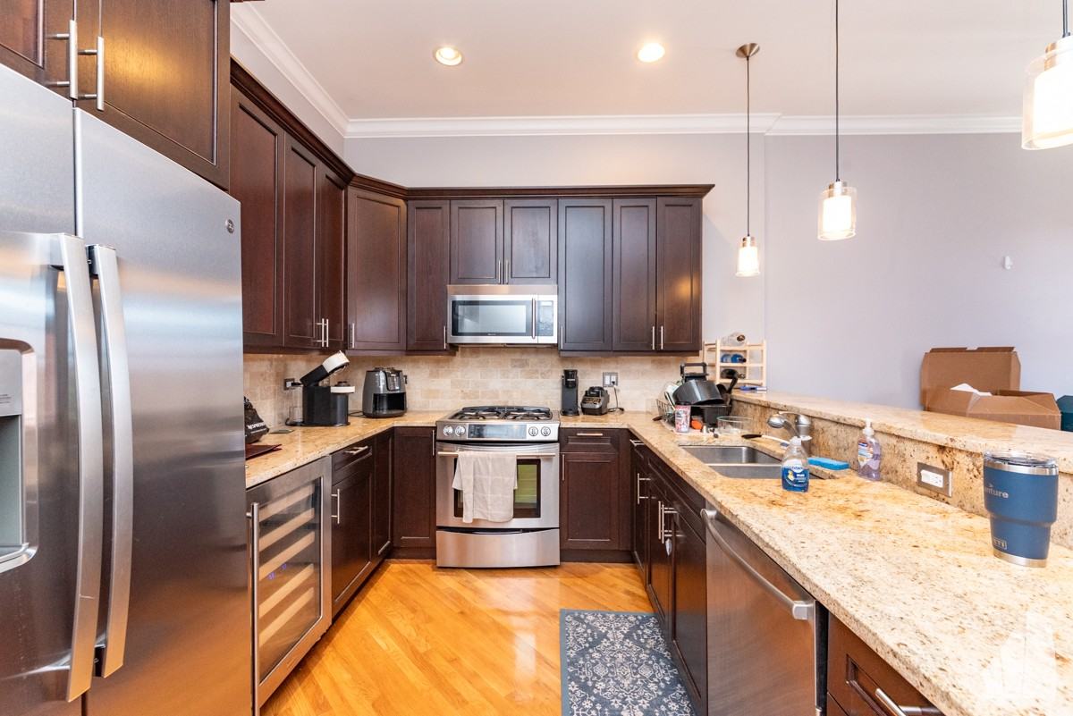 2901 N Halsted St #303 - Photo 3 of 10