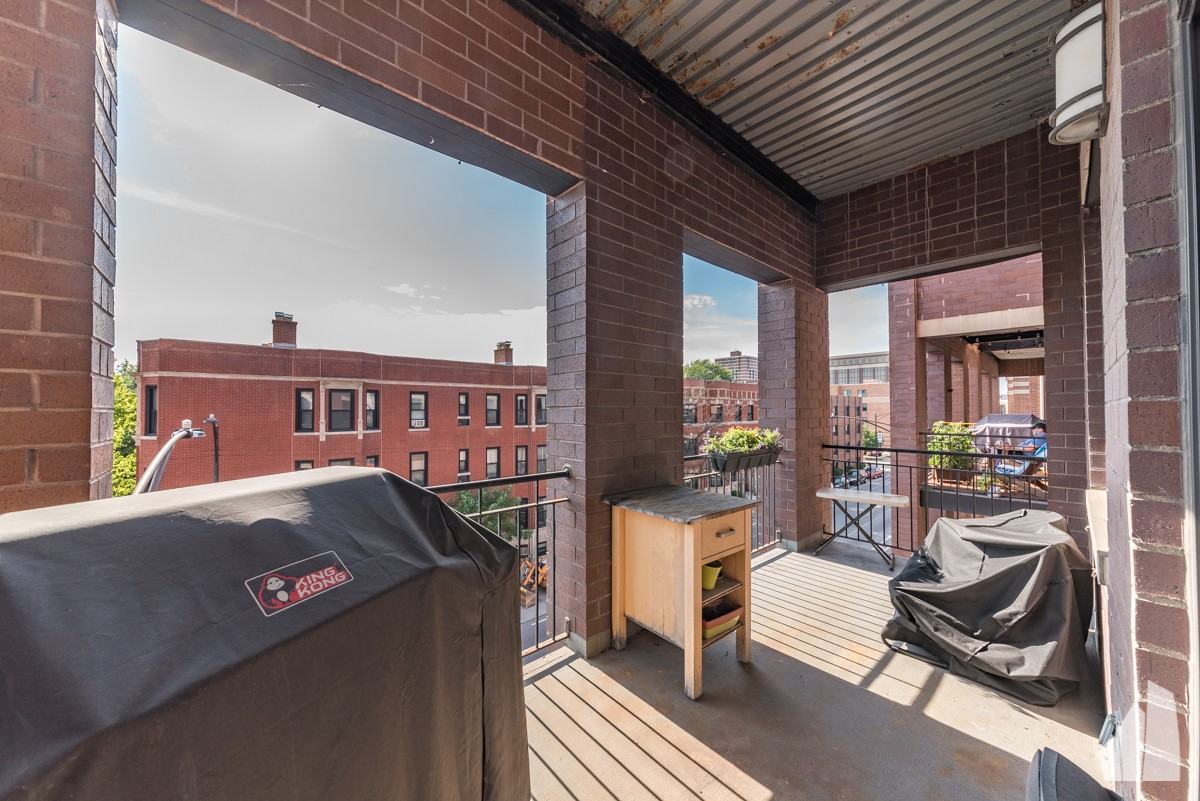 2901 N Halsted St #303 - Photo 4 of 10