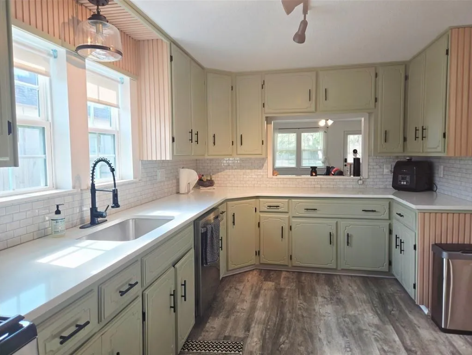 404 W Buffalo St #NA - Photo 2 of 16