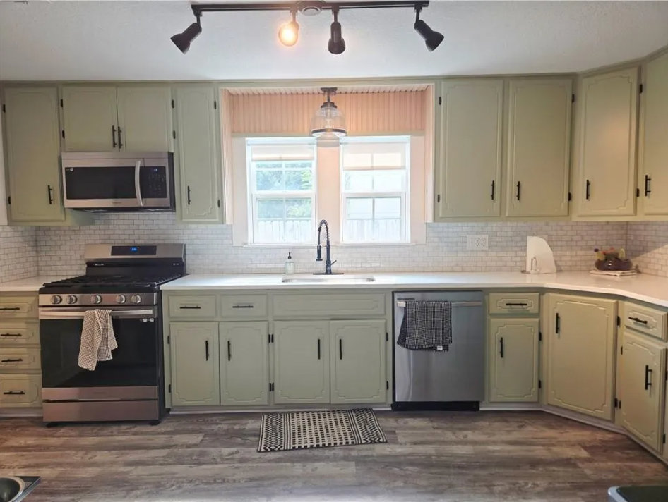 404 W Buffalo St #NA - Photo 3 of 16