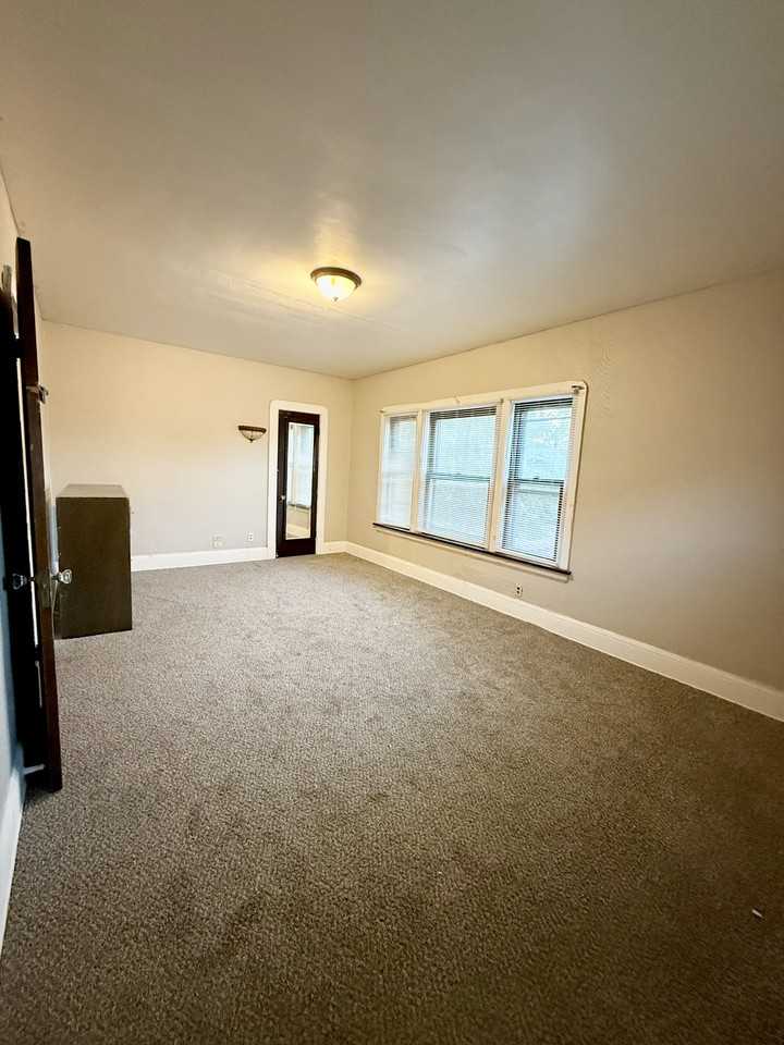 12312 Buckingham Ave #NA - Photo 7 of 8