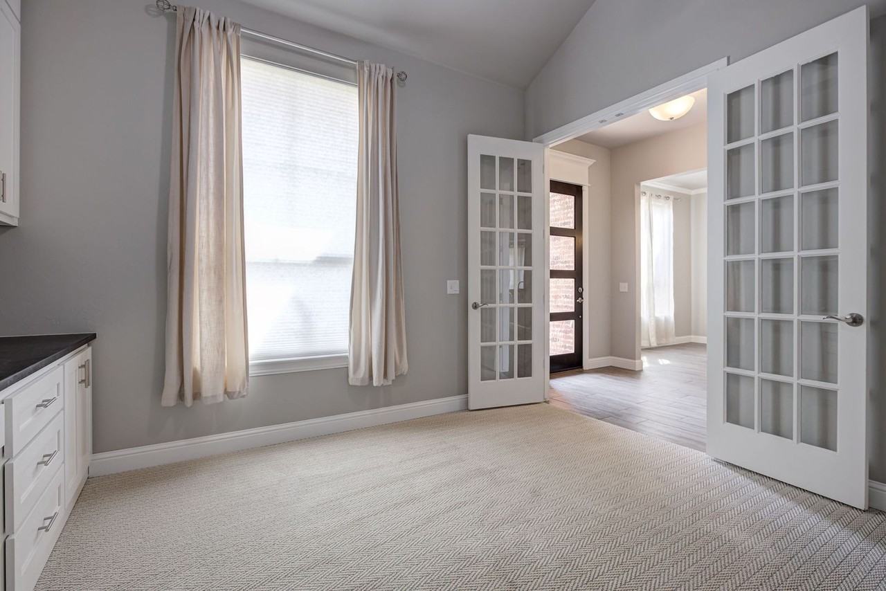 15121 Se 56th St - Photo 5 of 47