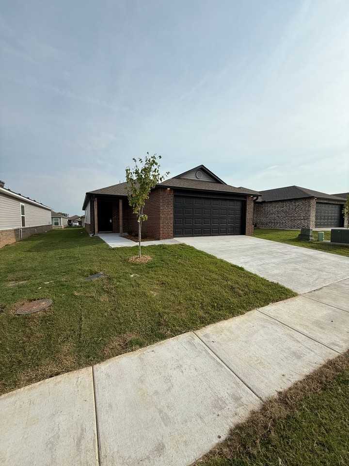 10305 Marilyn Dr - Photo 5 of 19