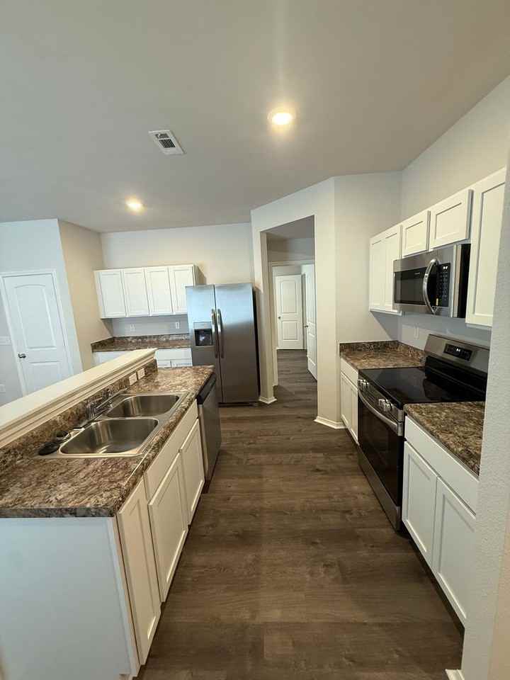 10305 Marilyn Dr - Photo 6 of 19