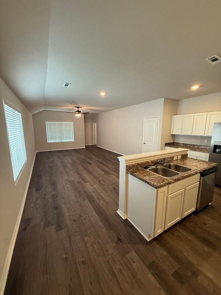 10305 Marilyn Dr - Photo 7 of 19