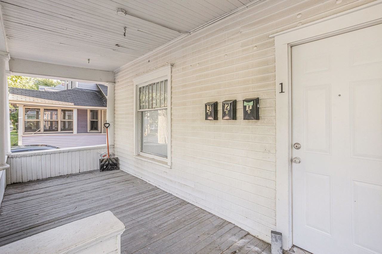 429 Davis St #1 - Photo 4 of 18