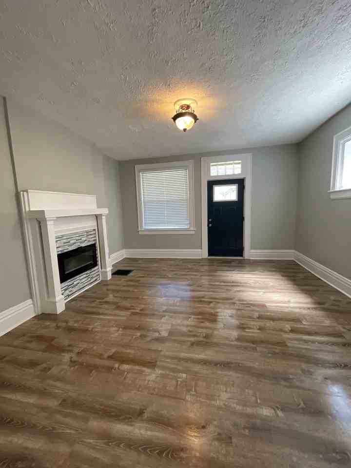 931 E. Whittier Street - Photo 2 of 22