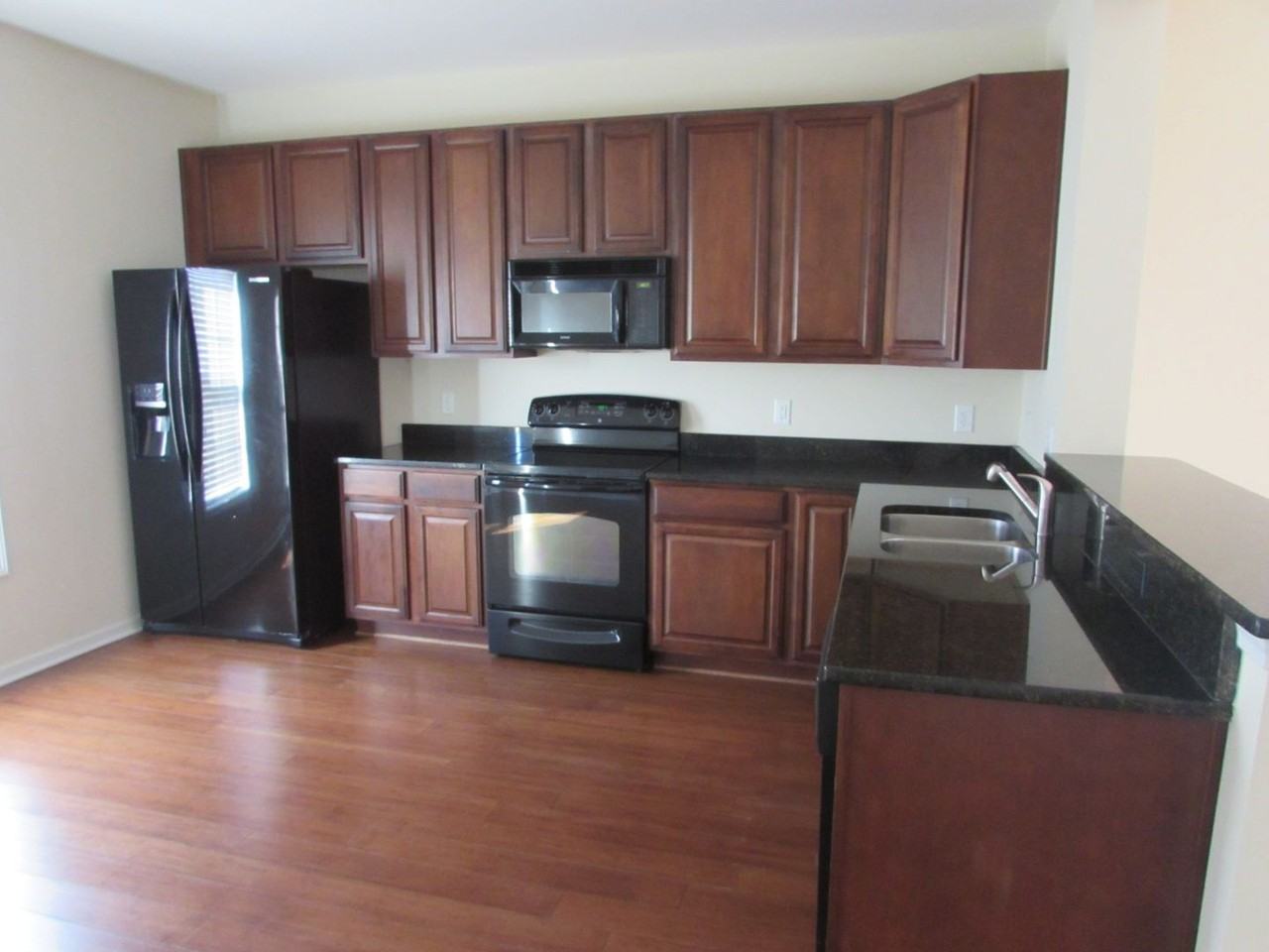 475 Albemarle Ct - Photo 2 of 10