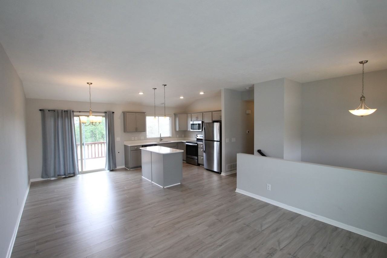 7959 N 144th Ave - Photo 3 of 26