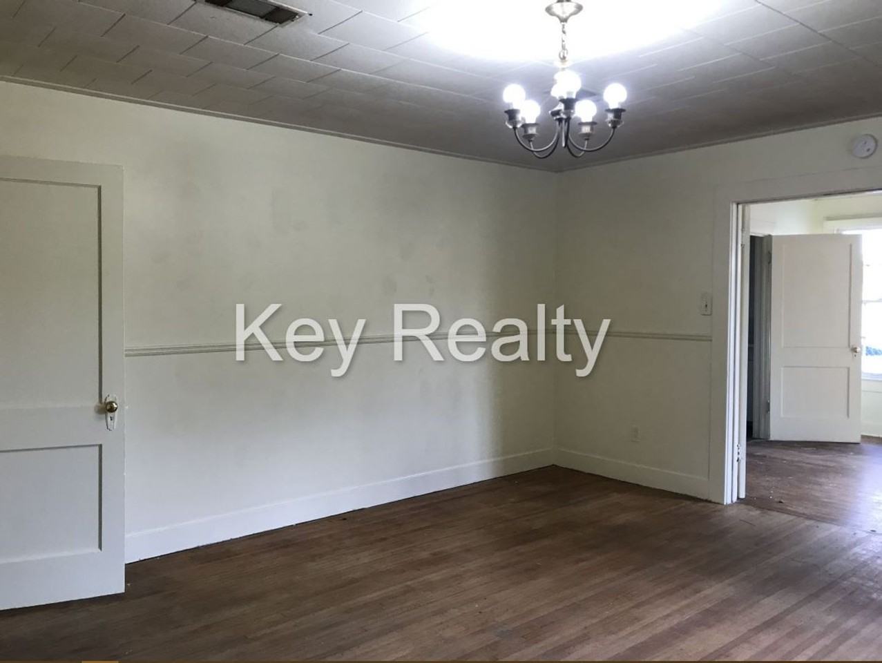 112 Bentley St - Photo 2 of 10
