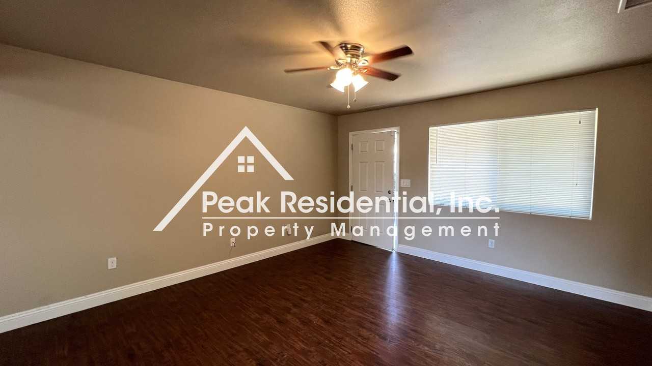 6525 Hazel Ave - Photo 4 of 17