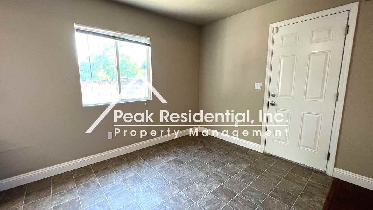6525 Hazel Ave - Photo 5 of 17