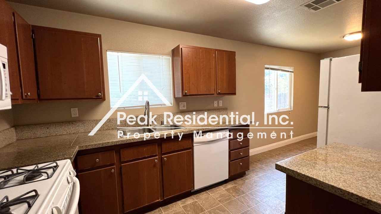 6525 Hazel Ave - Photo 7 of 17