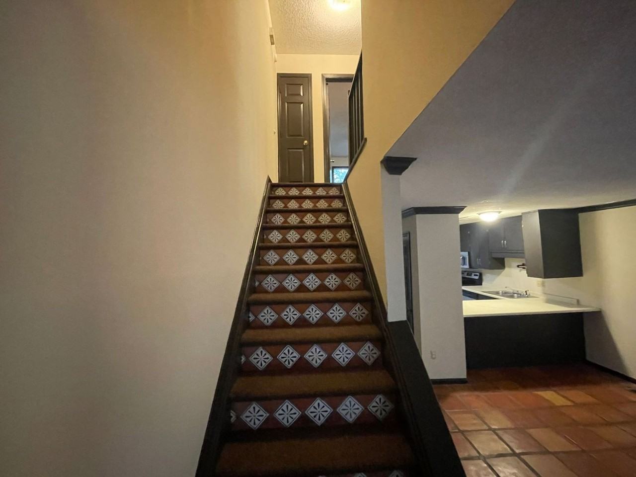 425 Peabody St - Photo 7 of 11