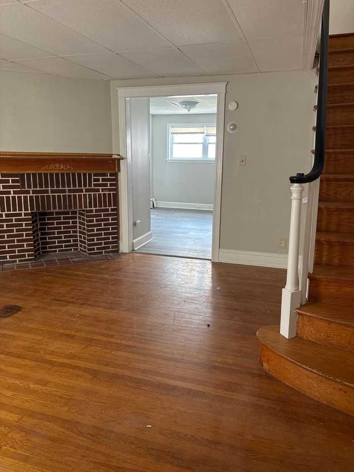 143 Laurel Rd - Photo 2 of 8