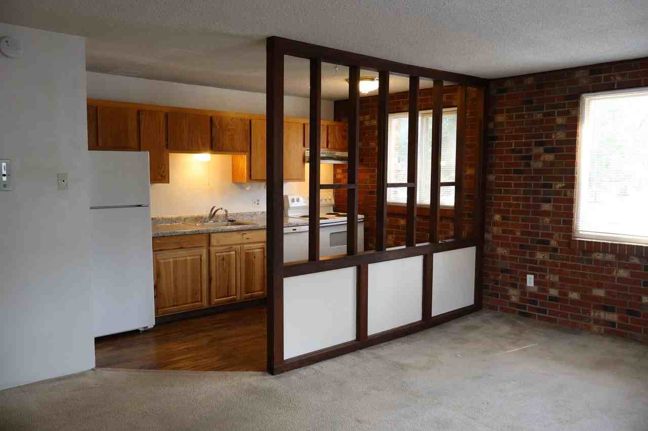 308 E. Oak St - Photo 3 of 11