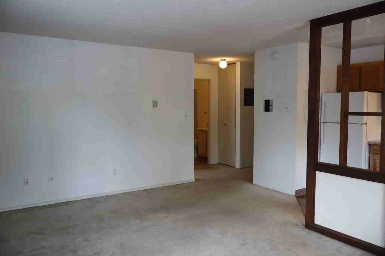 308 E. Oak St - Photo 4 of 11