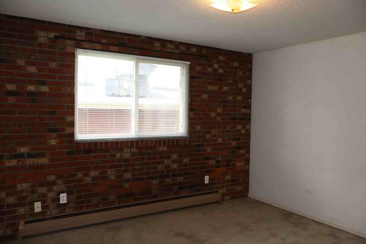 308 E. Oak St - Photo 6 of 11