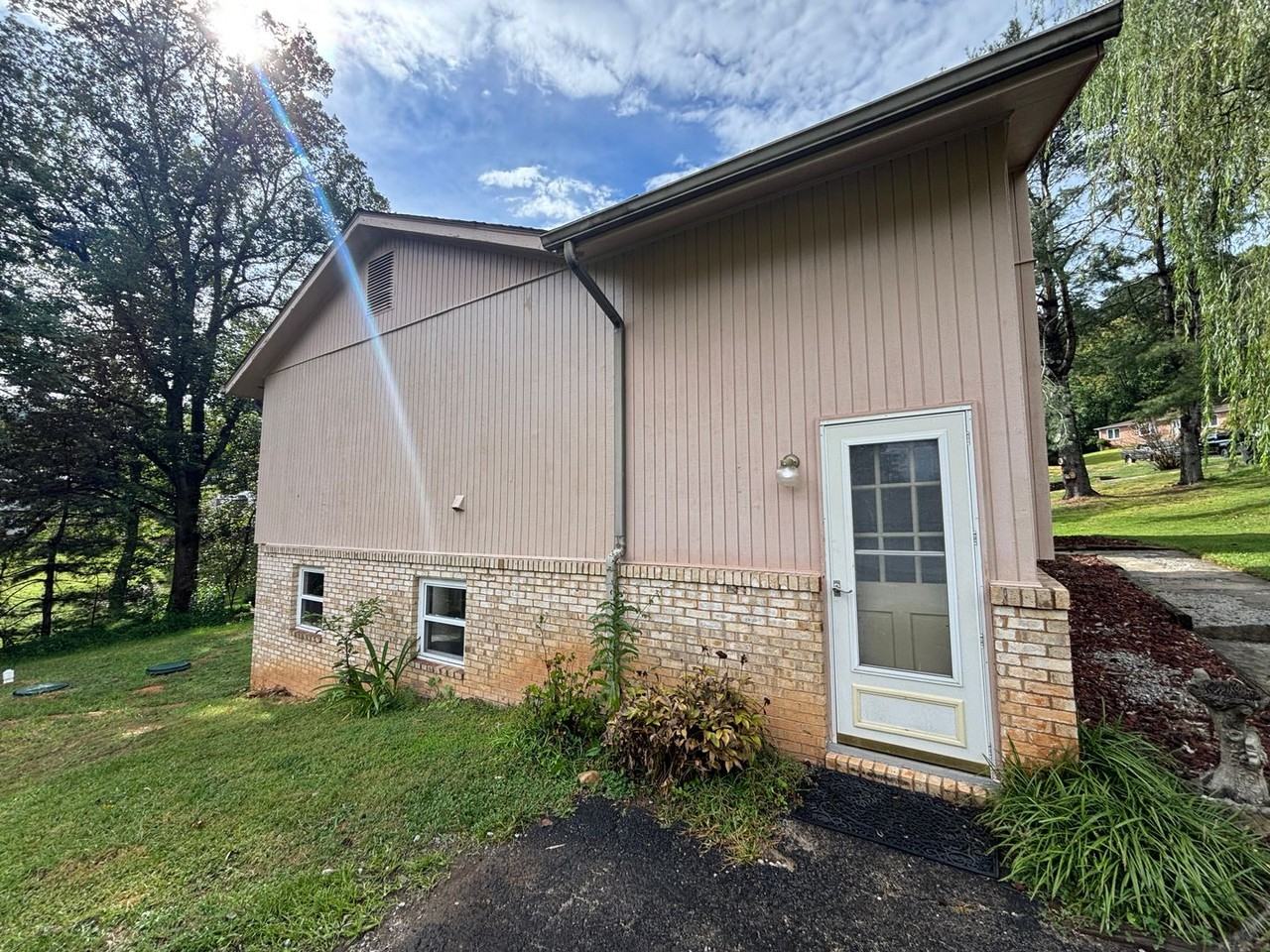 6421 Orchard View Ln - Photo 4 of 48