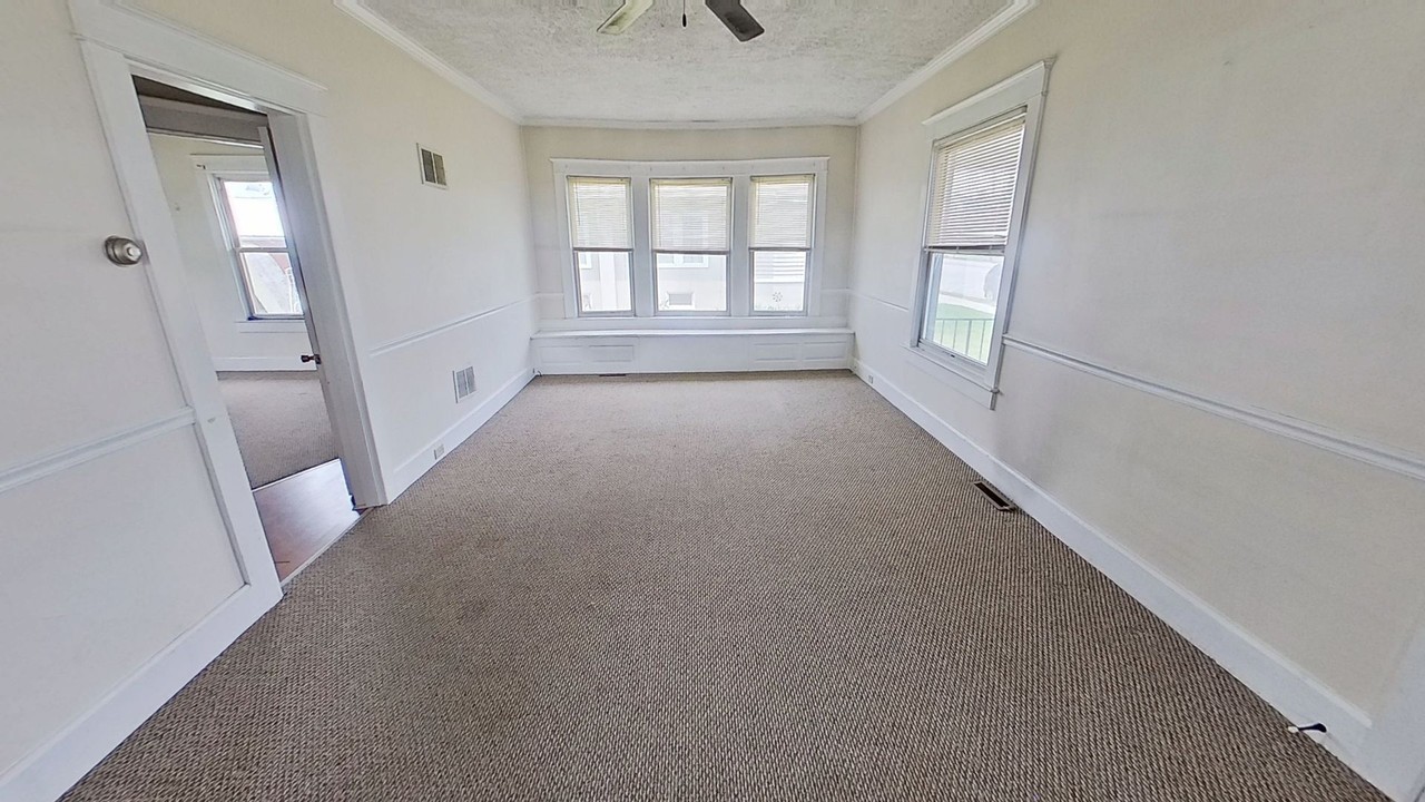 410 N Highland Ave - Photo 4 of 13