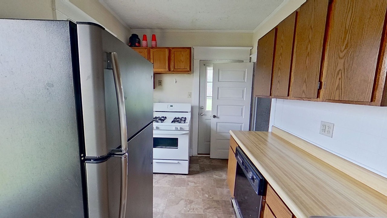 410 N Highland Ave - Photo 6 of 13