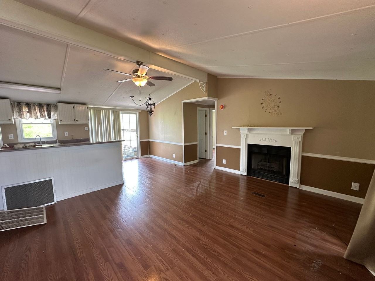 955 Beaver Dr - Photo 5 of 17