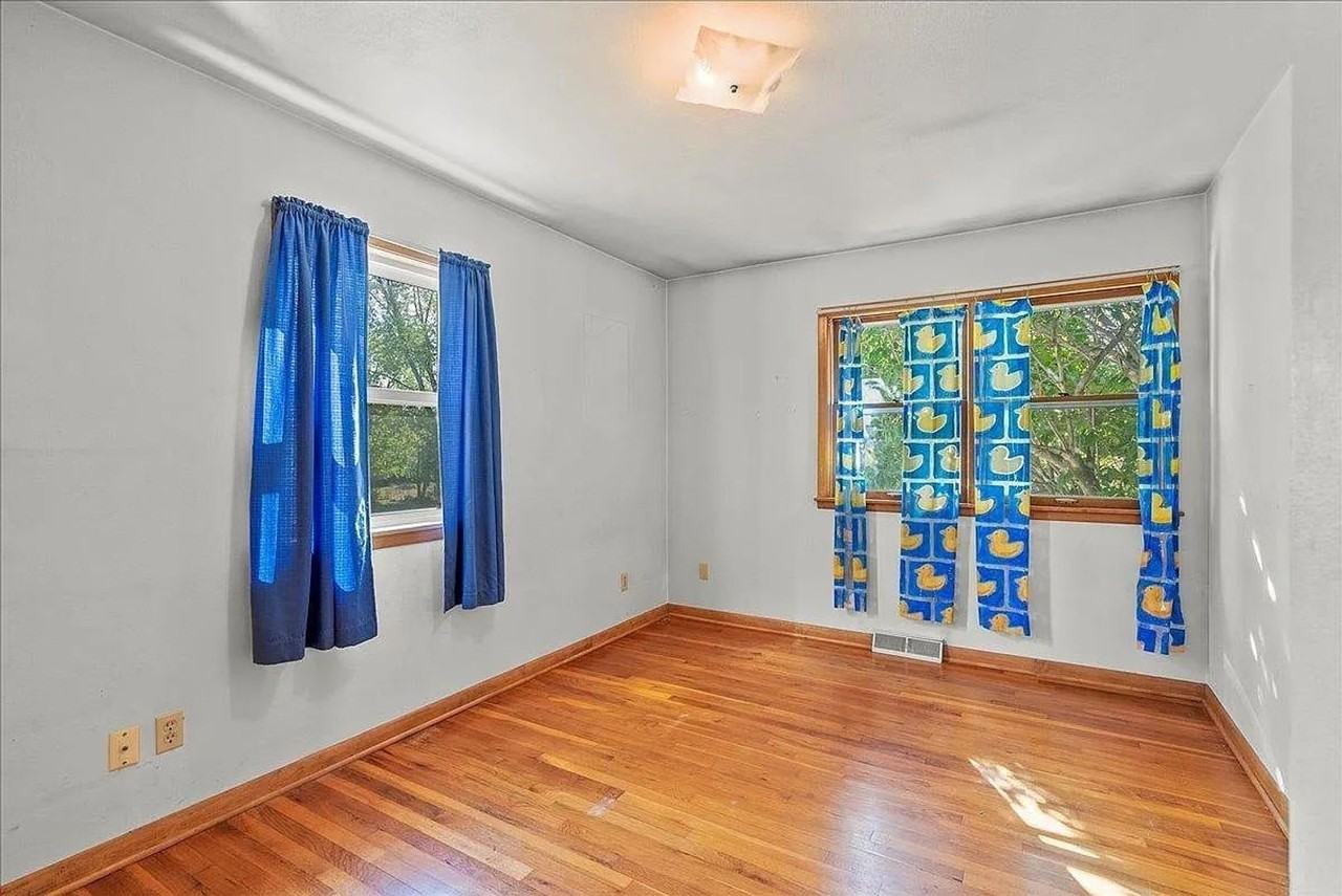 816 W 28th St - Photo 2 of 7