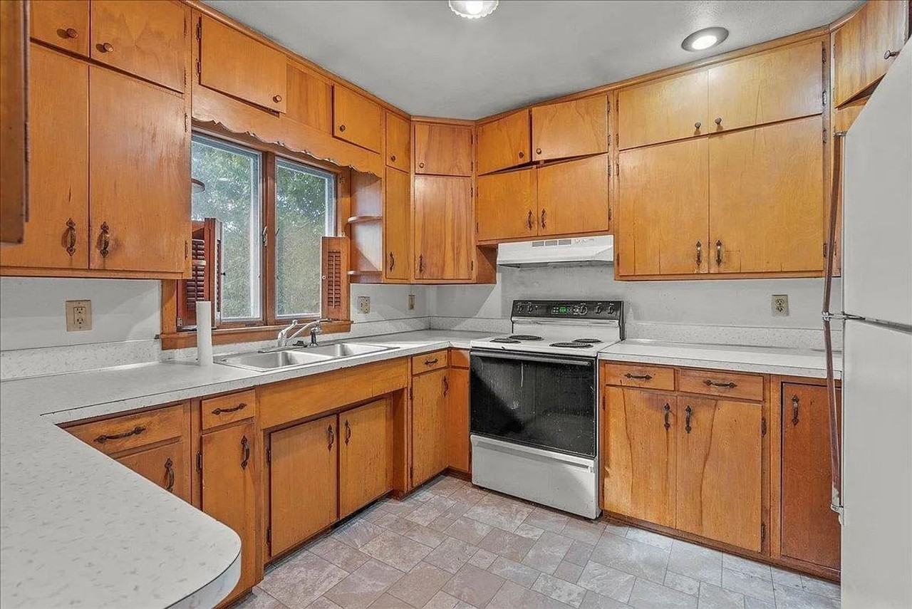 816 W 28th St - Photo 4 of 7