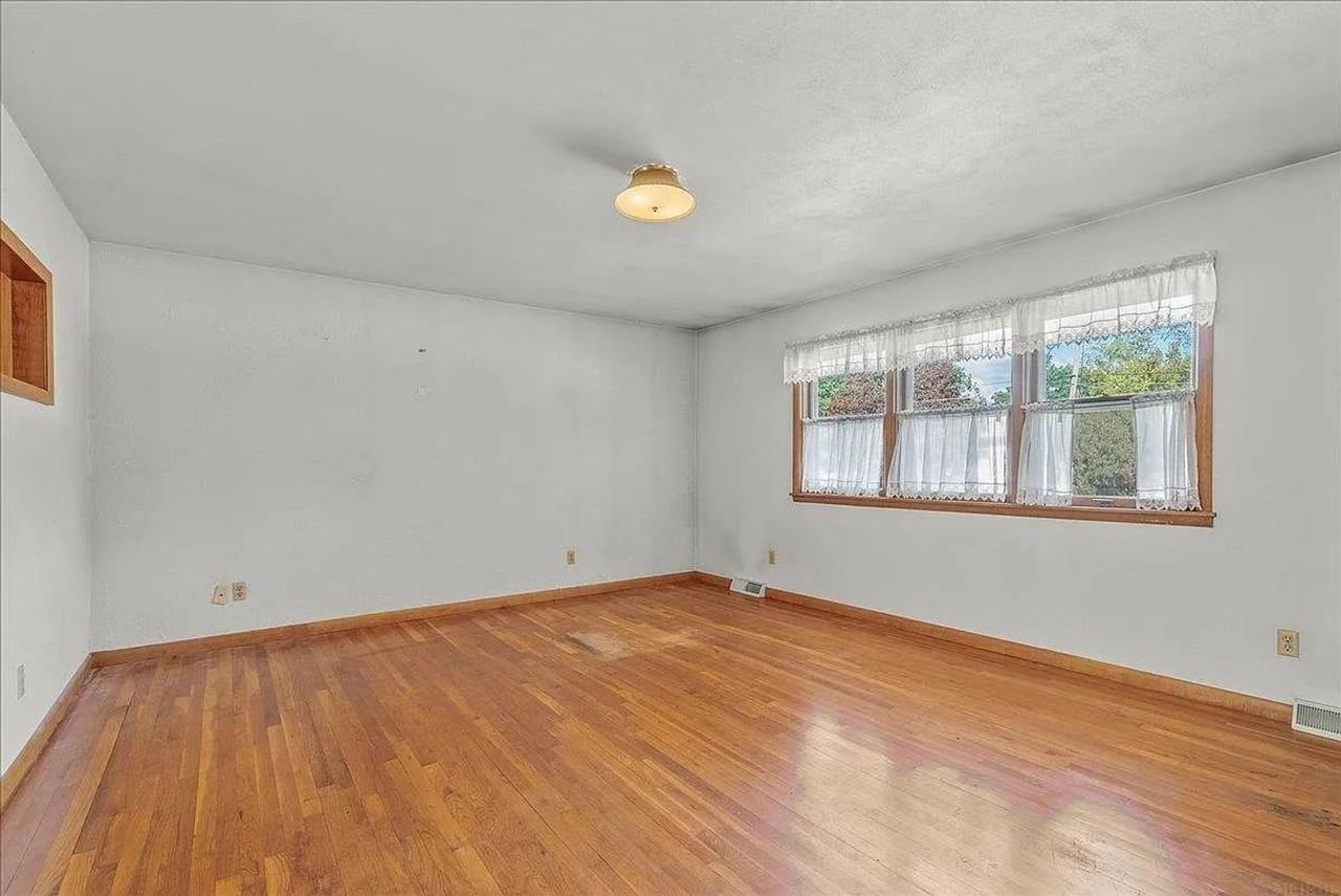 816 W 28th St - Photo 5 of 7