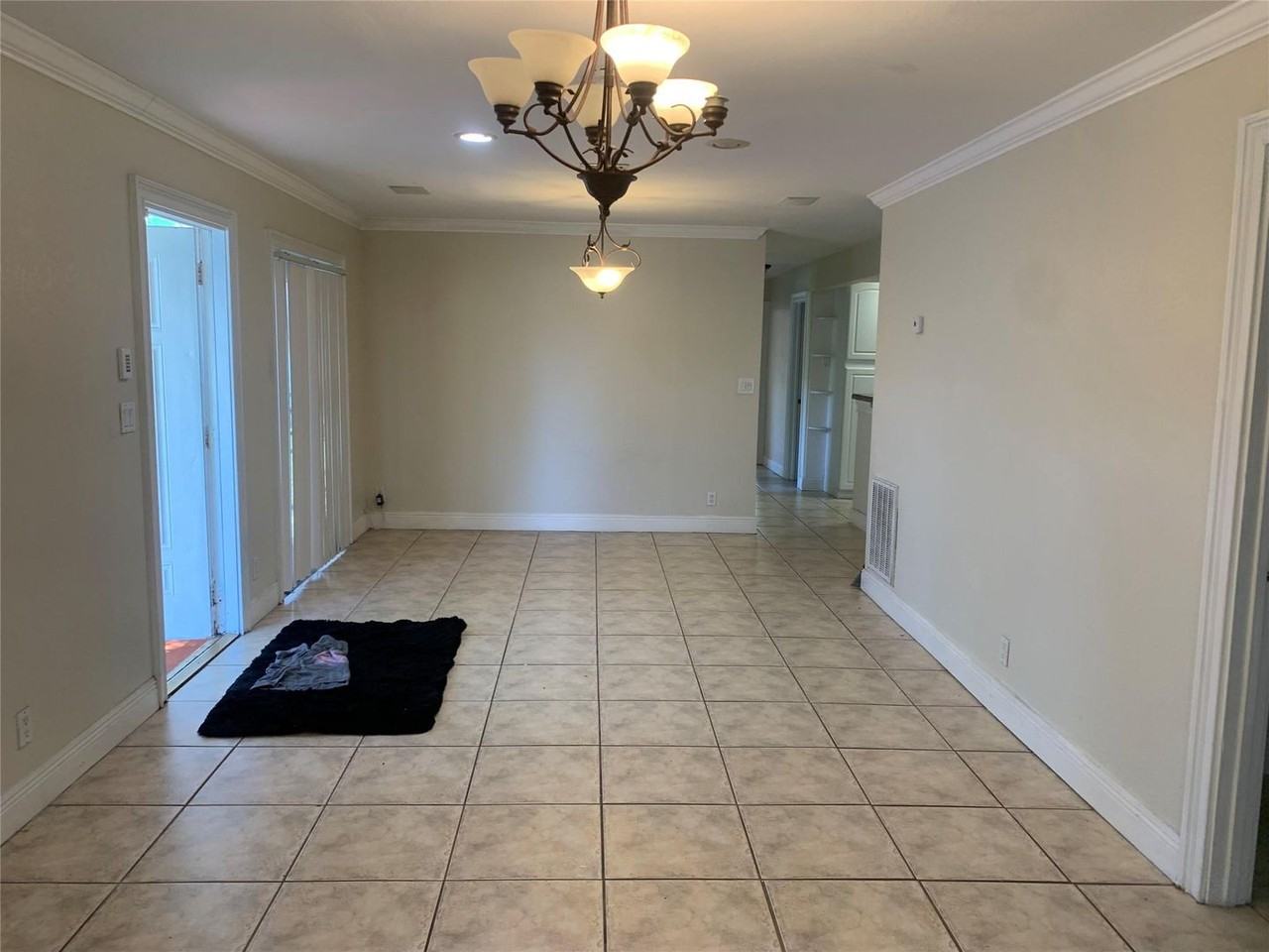 907 Sw 78th Ave - Photo 3 of 20