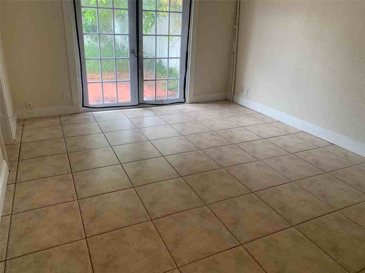 907 Sw 78th Ave - Photo 7 of 20