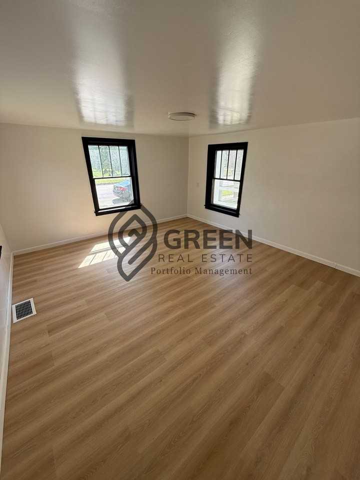 735 N Schuyler Ave - Photo 3 of 17