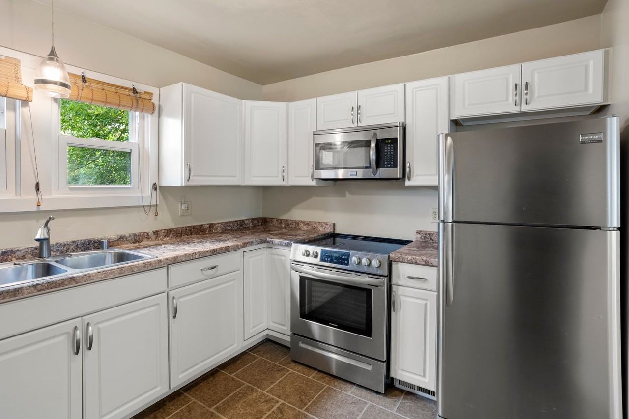 1008 N Bennett St - Photo 3 of 19
