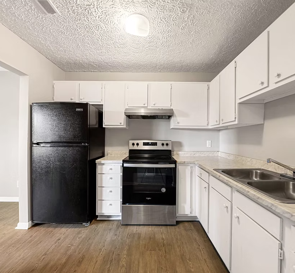 River Glow Apartments - Photo 7 of 11