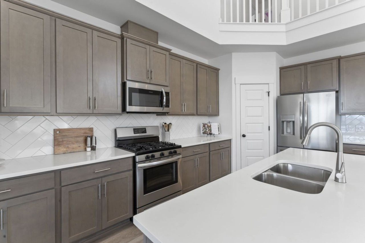 285 Gulfstream Dr - Photo 6 of 46