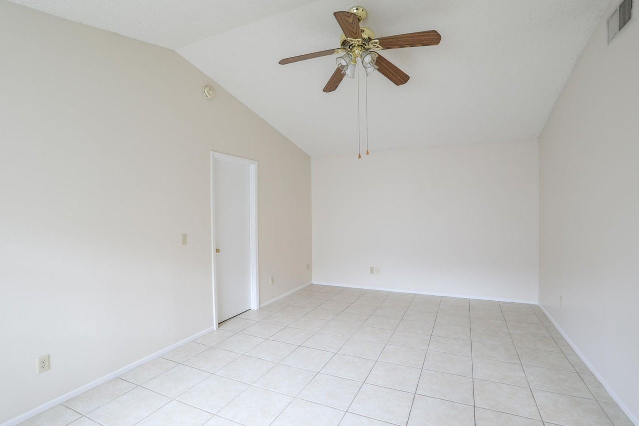 2479 Fielding Ct - Photo 2 of 15