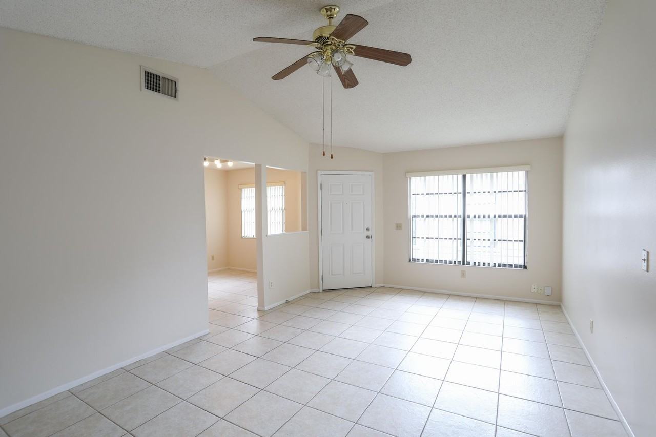 2479 Fielding Ct - Photo 3 of 15