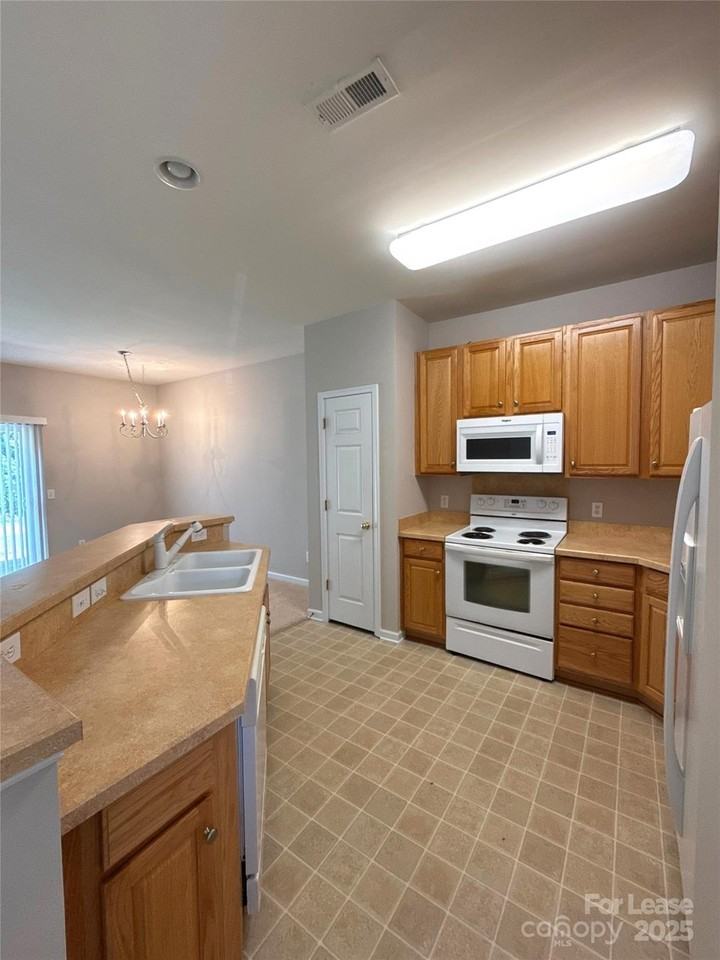 326 Hancock Union Lane - Photo 7 of 21