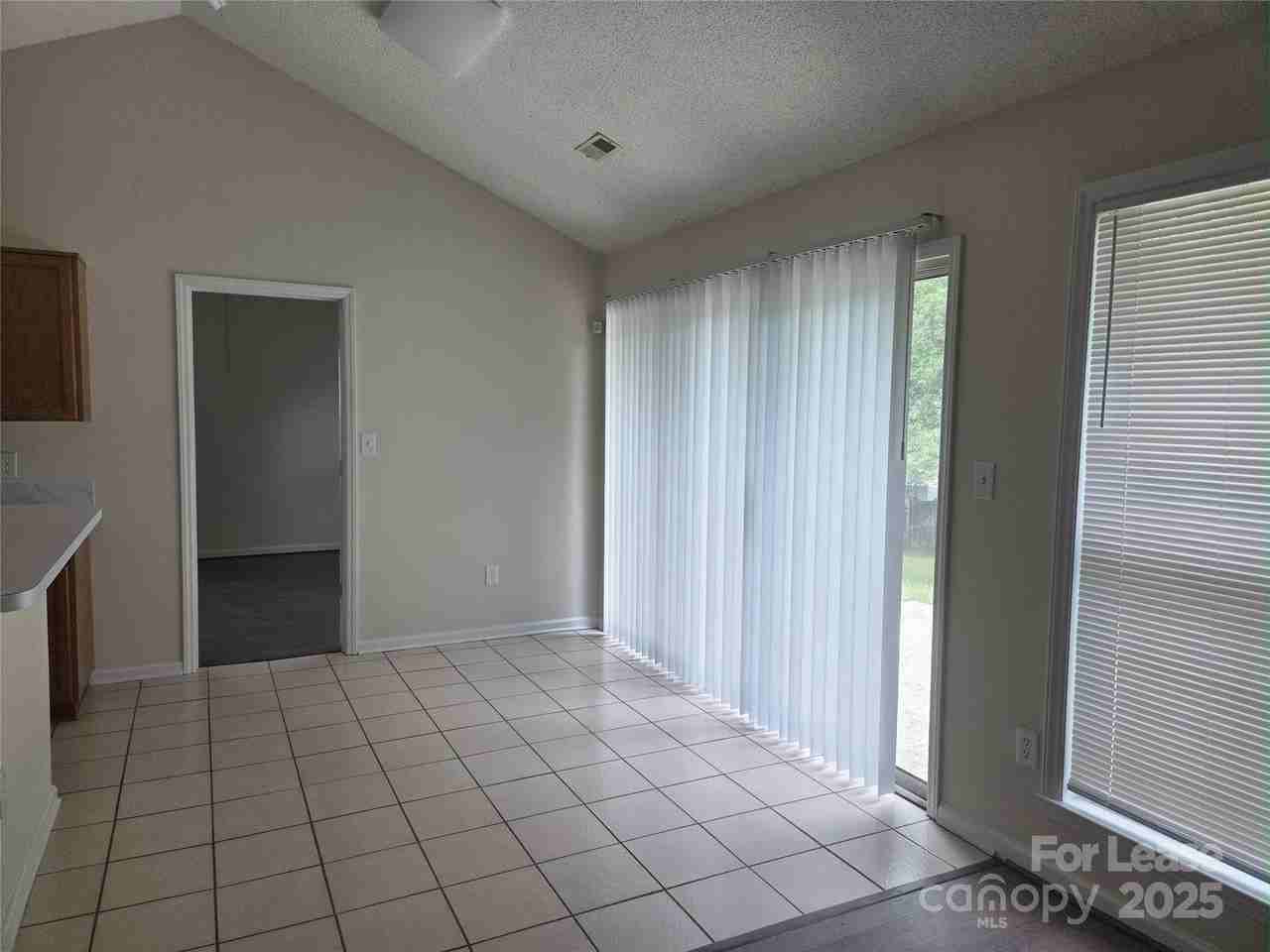 141 Eagle Ct - Photo 4 of 24