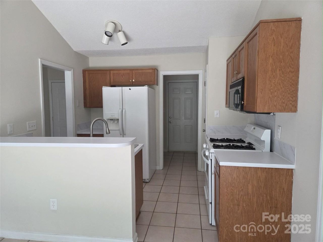 141 Eagle Ct - Photo 5 of 24